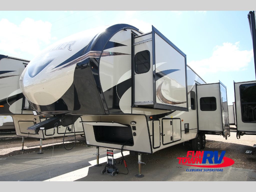 Prime Time Crusader Fifth Wheel