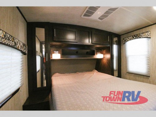 Fun Finder Xtreme lite 27IK Travel Trailer Bedroom